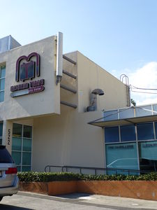 8 foot antenna on building
A rather ugly 8' antenna stuck on the side of a building in Tarzana, California
Keywords: 8 foot antenna tarzana california building