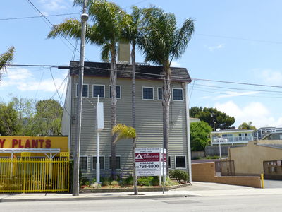 Chimney Site with Elevated BTS Platform - Hermosa Beach, California
This site features a chimney to hide the antennas (except from behind) and an elevated BTS equipment cabinet platform.
Keywords: chimney elevated platform bts hermosa beach