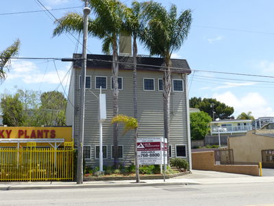 Chimney Site with Elevated BTS Platform - Hermosa Beach, California
This site features a chimney to hide the antennas (except from behind) and an elevated BTS equipment cabinet platform.
Keywords: chimney elevated platform bts hermosa beach
