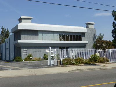 So-so Camo'ed Pop-Up Site in Los Angeles (San Fernando Valley)
This is a so-so camo rooftop site in the San Fernando Valley portion of Los Angeles.  It uses open-back pop-ups on the building to mostly hide the antennas.
Keywords: Pop Up pop-up Los Angeles San Fernando Valley roof