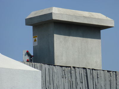 So-so Camo'ed Pop-Up Site in Los Angeles (San Fernando Valley)
This is a so-so camo rooftop site in the San Fernando Valley portion of Los Angeles.  It uses open-back pop-ups on the building to mostly hide the antennas.
Keywords: Pop Up pop-up Los Angeles San Fernando Valley roof top rooftop