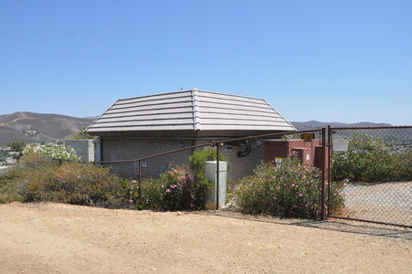 Would Verizon please let the Sprint Nextel inside?
The inside of the building is occupied by Verizon.  Verizon's antennas are behind the faux tiles.  Sprint's Nextel cabinets are outdoors adjacent to the building, and its antennas are on H-Frame mounts (see the associated pictures).
Keywords: Verizon Sprint Nextel thousand oaks