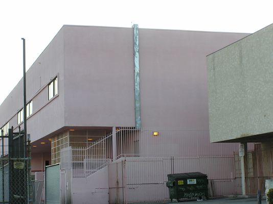 18. Now You See the Cables...Now You Don't
The cables are now safely tucked away under the cover of the tray, now installed.
Keywords: verizon armacost