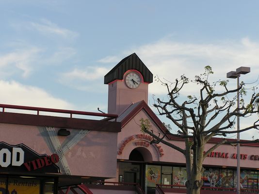 20. The Scaffolding is Down
Here's a good shot of the clock tower with the scaffolding removed.  Nice pic at sunset, eh?
Keywords: verizon armacost