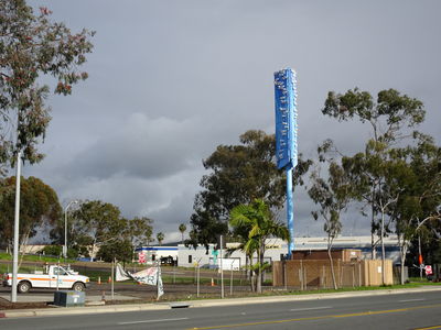 Birds on Blue Unique Cell Site Design - Public Art
This public art cell site was designed by Ron Pekar and Sandy McDaniel; brought to life by Esteban DuPont's CellTech Wireless, sponsored by Crown Castle, and authorized by the City of San Diego.  This is a wonderful result for a great collaboration.  Located at CA905 and Beyer Blvd in San Diego.
Keywords: pekar mcdaniel celltech crown castle san diego birds on blue
