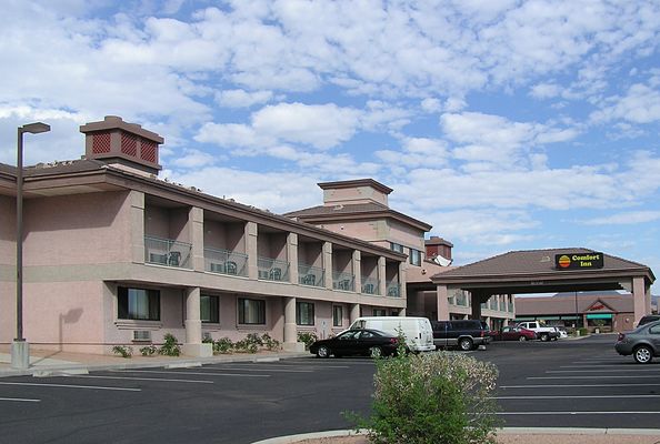 Making calls in Comfort
Nextel invites you to make calls via its camo site atop this Comfort Inn in Fountain Hills, Arizona
Keywords: nextel camouflage camo comfort inn fountain hills arizona