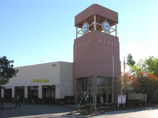 Just Signal
This Cingular-constructed site in Irvine California has its antennas above the clocks. It's located at a "Just Tires" store.
Keywords: just tires cingular irvine