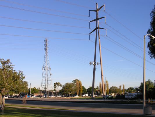 Multi Carriers on Multi Power Towers
These antennas sites are located on SCE power transmission towers in Irvine, California.
Keywords: irvine sce tower power