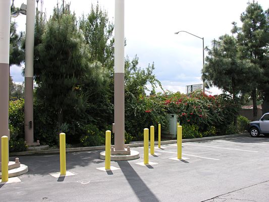 You Can Rest Your Signal Here
...at the Lemon Tree motel in Pomona, California.  It's the site of this Cingular wireless cell sign and well-hidden BTS cabinet.  This site overlooks Interstate 10/SR57/SR71 interchange.
Keywords: cingular pomona california lemon tree motel