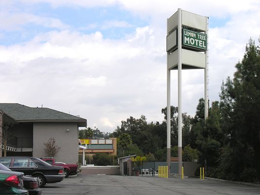 You Can Rest Your Signal Here
...at the Lemon Tree motel in Pomona, California.  It's the site of this Cingular wireless cell sign and well-hidden BTS cabinet.  This site overlooks Interstate 10/SR57/SR71 interchange.
Keywords: cingular pomona california lemon tree motel