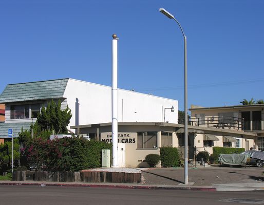 A Baby ___pole Site
Yet another ___pole missing its ____.  This is a stunted ___pole just intended to shine signal on a stretch of the I-5 Freeway in the City of San Diego.  Built by AT&T, this is now a Cingular site.
Keywords: att cingular san diego flag pole flagpole