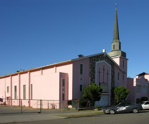Church Site
This church site in San Diego is interesting because the of the add-on to the church (on the left side) to house AT&T's base station equipment.  The antennas are located in the steeple.
Keywords: church san diego