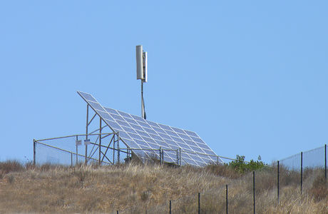 A true Solar Cell
This is a photo of AT&T's solar powered cell site just north of CA52 at Mast Road in San Diego.  This site connects back to the mobile telephone switching office via a microwave antenna (behind the panel).
Keywords: AT&T solar powered cell microwave san diego