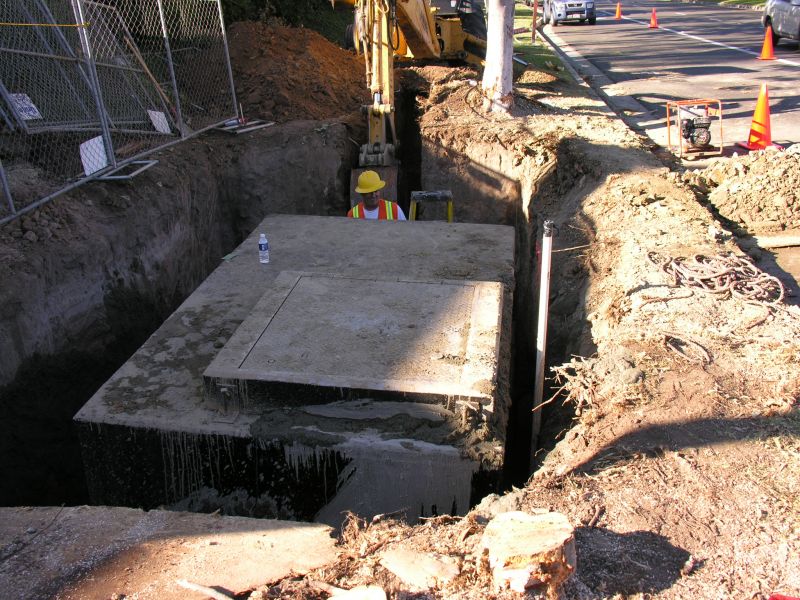 Verizon CEV installation in Irvine, California
Keywords: Verizon CEV installation Irvine light standard double arm radome