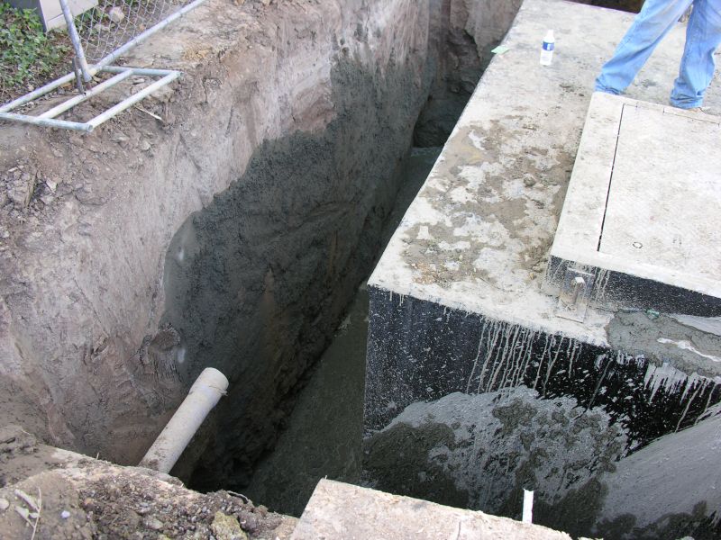 Looking at the rear of the CEV.
A good shot of the base and read of the CEV dig hole.
Keywords: Verizon CEV installation Irvine light standard double arm radome