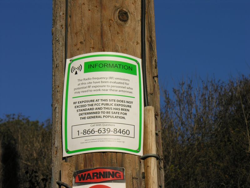 NextG RF Safety Advisory Notice
This is NextG's RF safety advisory below the DAS node.  It clearly spells out the RF safety facts and compliance for this site as it pertains to the general population walking by the site.
Keywords: nextg das distributed antenna system encinitas node fiber cricket rf safety signage notice