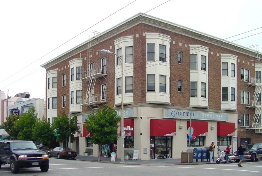 Close enough to Camo
This is an overview shot of the 2300 Chestnut St. site in San Francisco.  Note that this photo was taken in 2001.  Do you see the antennas?    
Keywords: 2300 chestnut street san francisco