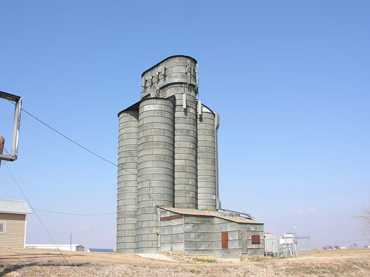 The Sweet Taste of Signal
Cingular and an unidentified second carrier use this old sugar silo in Loveland, Colorado. Photo by Steve Allen of Kramer.Firm, Inc.   Loveland Sugar Co.
Keywords: cingular grain silo loveland colorado sugar