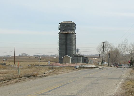 The Sweet Taste of Signal
Another view of the old Loveland Sugar Co. silo, now used as an antenna support for two carriers (Cingular plus an unidentified carrier).
Keywords: cingular grain silo loveland colorado sugar