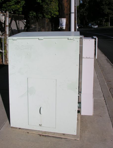 DAS Outboard on Power Meter
Once more, Cingular (now AT&T) employs the cabinet-on-a-cabinet technique of placing its DAS note, here in Rolling Hills Estates, California.
Keywords: das cingular rolling hills estates power meter cabinet