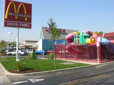 Another Big Mac Site
The carrier has its equipment in an underground vault in the grass area of this McDonald's in Huntington Beach, California.  Notice the two green vents in the background.
Keywords: underground vault bts vents mcdonald's huntington beach edinger
