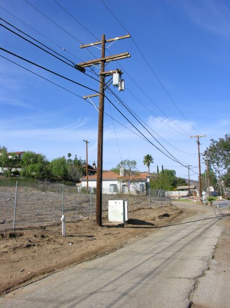 Das da ticket!
AT&T uses a distributed antenna system (DAS) to light this site on Valley Circle in the San Fernando Valley (Los Angeles County).  The DAS node, manufactured by Andrew Corporation, is the small box affixed to the larger power meter pedestal cabinet.
Keywords: das distributed antenna system node andrew corporation power meter pedestal cabinet