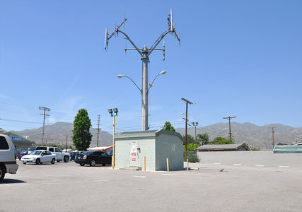 Lighting the Lot
Sprint's interesting little Mono-Parking-Lot-Light-Site in San Fernando, California
Keywords: Sprint Parking Lot Light San Fernando California