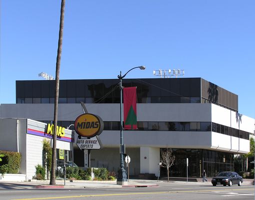 Building top multi-sector cell site
Plain vanilla.  No "touch of gold" here.
