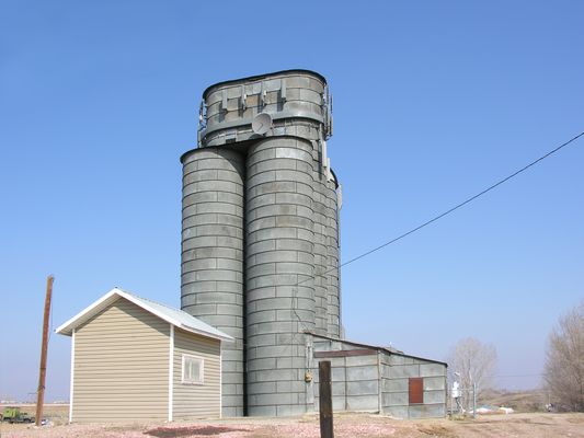 The Sweet Taste of Signal
Cingular and an unidentified second carrier use this old silo in Loveland, Colorado. Photo by Steve Allen of Kramer.Firm, Inc.
Keywords: cingular grain silo loveland colorado sugar