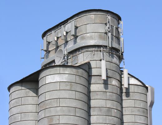 The Sweet Taste of Signal
Closeup of the Cingular and unidentified second carrier panels and microwave in use on this old silo in Loveland, Colorado. Photo by Steve Allen of Kramer.Firm, Inc.  Loveland Sugar Co.
Keywords: cingular grain silo loveland colorado sugar