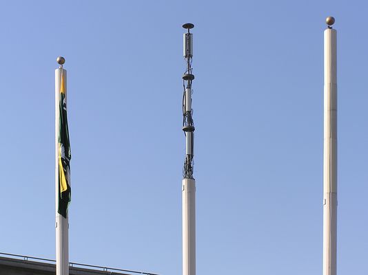Close-up of a cellular/PCS flagpole without the covers
This is a close-up shot of how antennas are stacked in a faux flagpole.  All three flagpoles in this photo are really cell towers.  The center flagpole is an AT&T Wireless (now Cingular) site in Los Angeles, California.  Verizon shares this site with Verizon and Nextel.  The flagpole is 85' tall and 25" in diameter.  It's manufactured by Chameleon Engineering.
Keywords: Verizon cingular at&t nextel faux flagpole Los angeles california