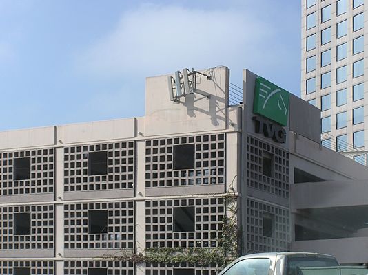 Parking lot site for a parking lot
This site, atop a parking lot, is well-suited for the parking lot it serves, the San Diego Freeway (I-405) in Culver City, California.
Keywords: culver city parking lot