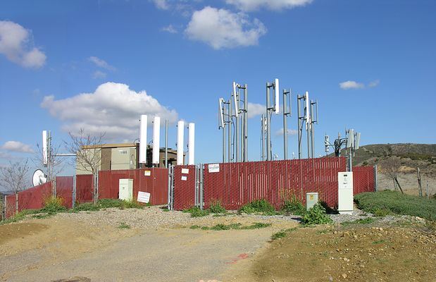 Lambert Ranch - Irvine, California
Nextel's site is to the far left.  Sprint's site is in the foreground.  Verizon uses the short tower in the rear-right of the photo.
Keywords: lambert ranch irvine verizon nextel sprint