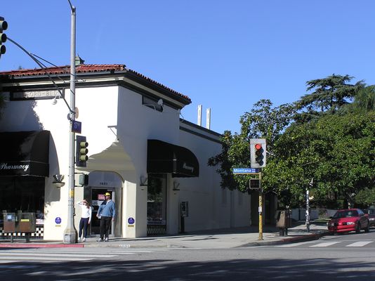 Rooftop macrocell
Yet another rooftop macrocell site.  Santa Monica, California.
