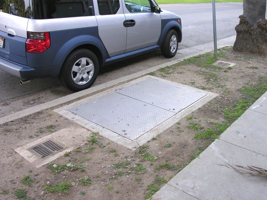 Two on a Stick
Sprint's BTS equipment is located in the large flush-to-grade vault.  It's flush vents bracket the BTS vault.
Keywords: sprint cingular santa monica california wood utility light pole standard