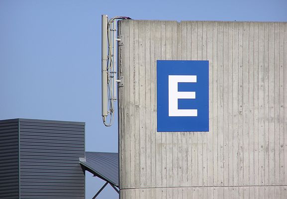 SFO Airport
There are multiple sites atop the elevator penthouses in the center parking lot of SFO airport.  This photo is an example.  Notice, in this close-up, the stacked diplex antennas.  There are a total of 4 antennas inside the two radomes (antenna covers).
Keywords: sfo airport san francisco elevator penthouse parking
