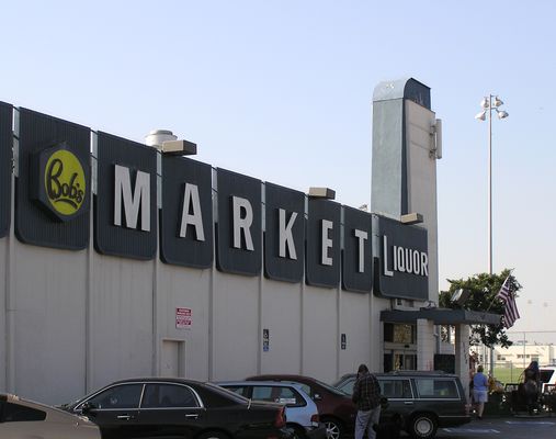 Old Local Market Sign Cell
This is most likely a capacity site filling in along a stretch of well traveled roadway in Santa Monica, California.  View 2 of 2.
