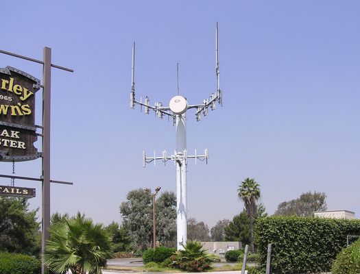 Spectrasite Co-Lo Multisector at Different Levels
Spectrasite tower supports a three sector wireless system, with one of the sectors lower than the other two (to help shape coverage).  Also, this site supports an omnidirection carrier (the vertical antennas on top of the tower). 
Keywords: Spectrasite