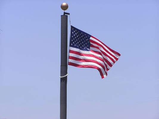 It's a Grand Old Flag...Again
Cingular has replaced the old, torn US Flag with this fine one.  The code inspector in this community had a chat with Cingular to let them know that the old, Old Glory was a bit too old (and torn).  Look further down in this gallery to see the sad 'before' photo.
Keywords: cingular replaced u.s. us flag