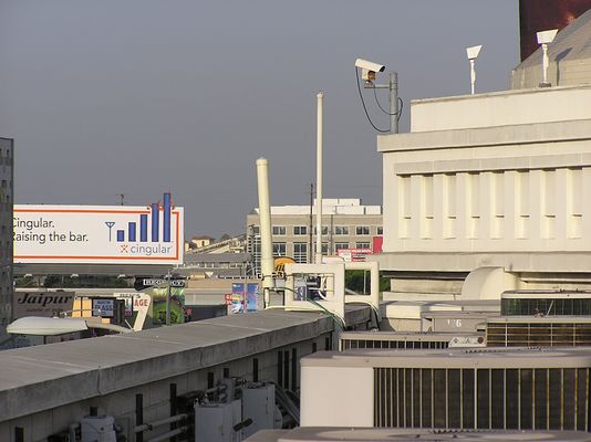 AT&T Wireless (Cingular) Omni Site
AT&T Wireless built this dual band cellular/PCS site in West Los Angeles adjacent to a large regional mall and a busy intersection.
Keywords: AT&T cingular omnidirectional