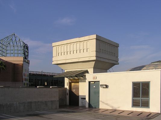 Sprint Camo Elevator Penthouse Site
A good detail shot of Sprint's antennas located in a faux elevator penthouse.
Keywords: Sprint camo elevator faux penthouse