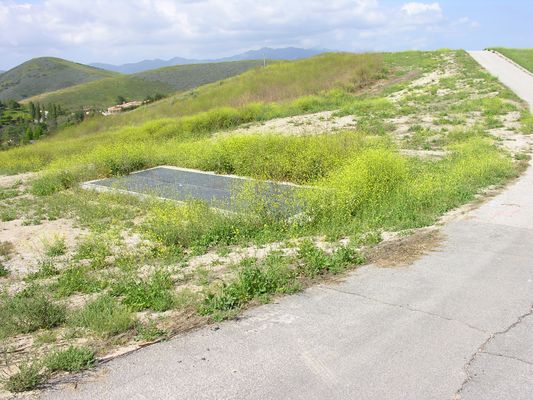 A Well-Done Grilled FM Station
KMLT's transmitter housing present appearance as of May, 2006 is virtually invisible.  Easy to miss.  Exactly what was intended!  Outstanding work by Chris Hicks, KMLT's CE, the City of Thousand Oaks Planning department, and the Conejo Open Space Conservation Agency
Keywords: kmlt may 2006