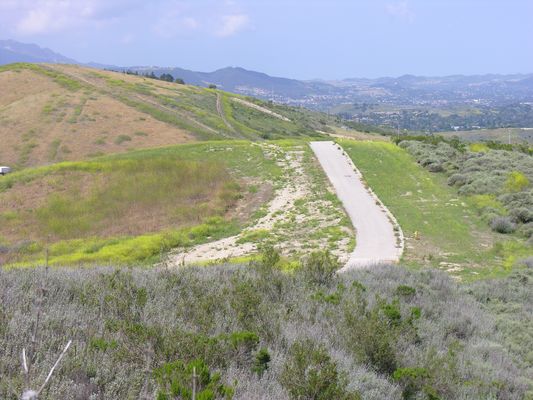 Where's the Transmitter?
Looking down from near the antenna, the underground FM transmitter housing is nowhere to be seen!  May 2006.
Keywords: kmlt may 2006