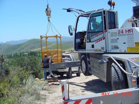 Painting on the Sky 1 of 6
As a condition of its City of Thousand Oaks construction permit, KMLT is required to paint the antenna pole sky blue.  This photo shows the crane and bucket used as the painting platform.   May, 2005.

Photo thanks to Bill Cloutier.
Keywords: painting in the sky kmlt